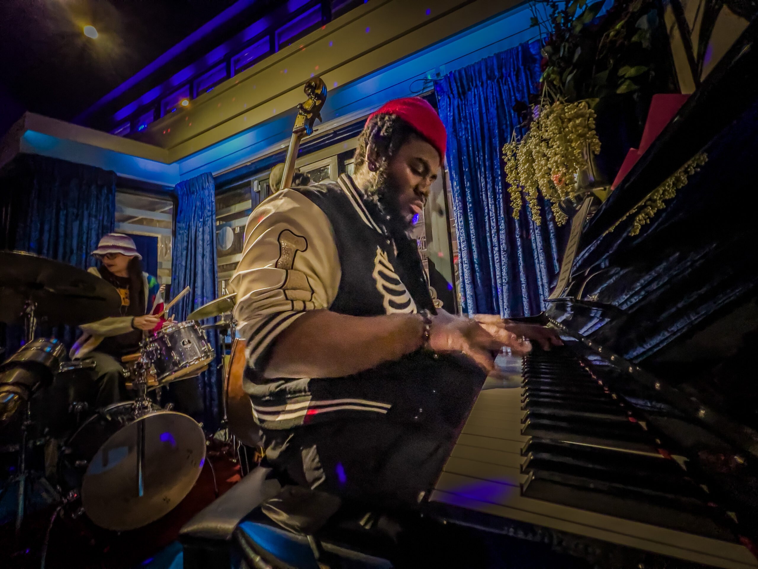 Morgan-Harris-piano-ZjSdMi
